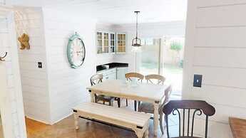 Beach Blossom - Bright, Updated Unit with Hot Tub on Patio by RedAwnin