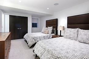 New Listing! West End Jewel - Steps to bus to 4 ski areas!(4860 3 Bedr