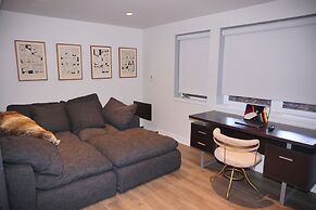 New Listing! West End Jewel - Steps to bus to 4 ski areas!(4860 3 Bedr