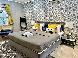 Luxurious Villa With Private Pool, Hot Tub and Bar