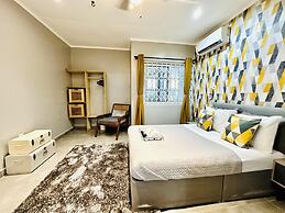 Luxurious Villa With Private Pool, Hot Tub and Bar