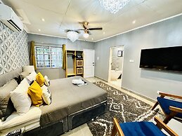 Luxurious Villa With Private Pool, Hot Tub and Bar