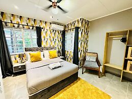 Luxurious Villa With Private Pool, Hot Tub and Bar
