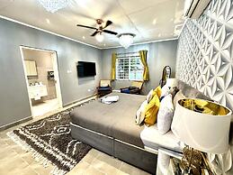 Luxurious Villa With Private Pool, Hot Tub and Bar