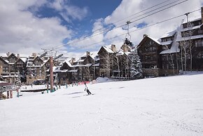 Snowlcoud 203 3 Bedroom Condo by RedAwning