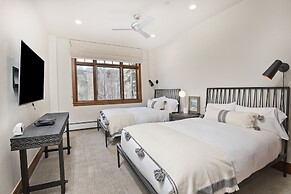 Snowlcoud 203 3 Bedroom Condo by RedAwning