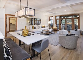 Snowlcoud 203 3 Bedroom Condo by RedAwning