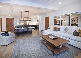 Snowlcoud 203 3 Bedroom Condo by RedAwning