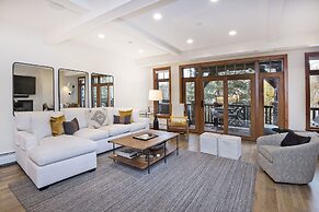 Snowlcoud 203 3 Bedroom Condo by RedAwning