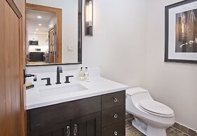 Snowlcoud 203 3 Bedroom Condo by RedAwning