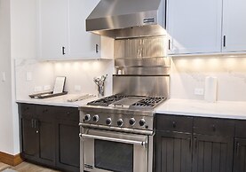 Snowlcoud 203 3 Bedroom Condo by RedAwning