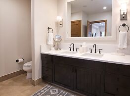 Snowlcoud 203 3 Bedroom Condo by RedAwning