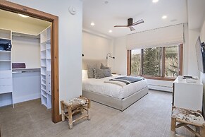 Snowlcoud 203 3 Bedroom Condo by RedAwning