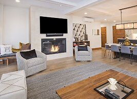 Snowlcoud 203 3 Bedroom Condo by RedAwning