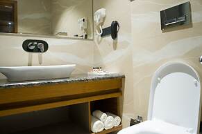 Hotel Clarks Inn Suites Kangra