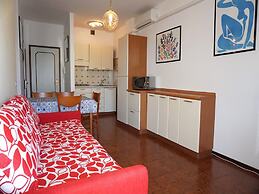 Great Apartment With Swimming Pool in a Good Location by Beahost Renta