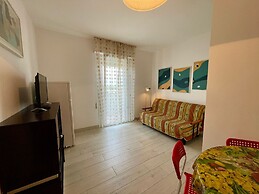 Comfy Flat With Balcony-beahost
