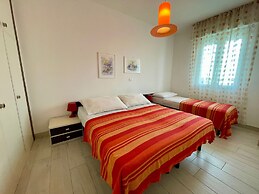 Comfy Flat With Balcony-beahost