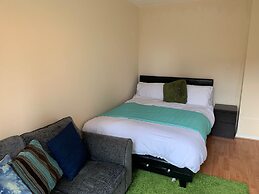 New Cross Mews 4 Bedroom 2 Bathrooms Fast Wifi Parking Sleeps up to 12