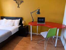 New Cross Mews 4 Bedroom 2 Bathrooms Fast Wifi Parking Sleeps up to 12