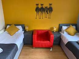 New Cross Mews 4 Bedroom 2 Bathrooms Fast Wifi Parking Sleeps up to 12