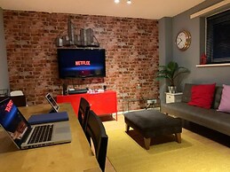 New Cross Mews 4 Bedroom 2 Bathrooms Fast Wifi Parking Sleeps up to 12