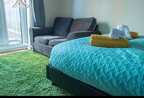 New Cross Mews 4 Bedroom 2 Bathrooms Fast Wifi Parking Sleeps up to 12