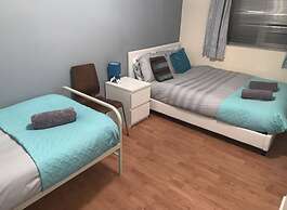 New Cross Mews 4 Bedroom 2 Bathrooms Fast Wifi Parking Sleeps up to 12