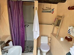 Cottage With 3 Bedrooms, 2 Bathrooms, Heated Solar Pool, Sauna, Jacuzz