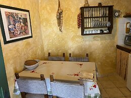 Cottage With 3 Bedrooms, 2 Bathrooms, Heated Solar Pool, Sauna, Jacuzz