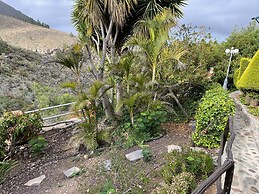 Cottage With 3 Bedrooms, 2 Bathrooms, Heated Solar Pool, Sauna, Jacuzz