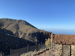 Cottage With 3 Bedrooms, 2 Bathrooms, Heated Solar Pool, Sauna, Jacuzz