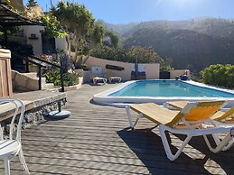 Cottage With 3 Bedrooms, 2 Bathrooms, Heated Solar Pool, Sauna, Jacuzz