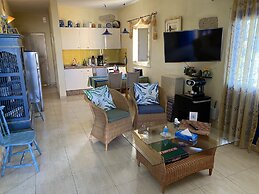 Cottage With 2 Bedrooms2 Bathrooms, Heated Solar Pool, Sauna, Jacuzzi,