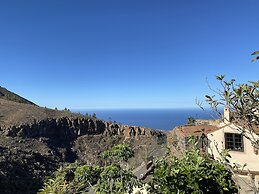 Cottage With 2 Bedrooms2 Bathrooms, Heated Solar Pool, Sauna, Jacuzzi,