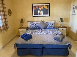 Cottage With 2 Bedrooms2 Bathrooms, Heated Solar Pool, Sauna, Jacuzzi,