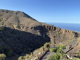 Cottage With 2 Bedrooms2 Bathrooms, Heated Solar Pool, Sauna, Jacuzzi,