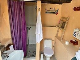 Cottage With 2 Bedroom, 2 Bathrooms, Heated Solar Pool, Sauna, Jacuzzi