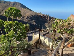 Cottage With 2 Bedroom, 2 Bathrooms, Heated Solar Pool, Sauna, Jacuzzi