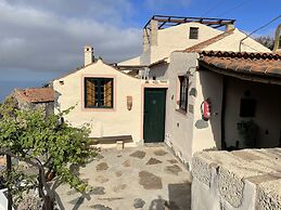 Cottage With 2 Bedroom, 2 Bathrooms, Heated Solar Pool, Sauna, Jacuzzi