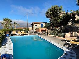 Cottage With 2 Bedroom, 2 Bathrooms, Heated Solar Pool, Sauna, Jacuzzi