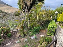 Cottage With 2 Bedroom, 2 Bathrooms, Heated Solar Pool, Sauna, Jacuzzi