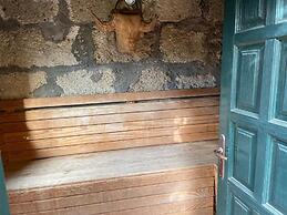 Cottage With 2 Bedroom, 2 Bathrooms, Heated Solar Pool, Sauna, Jacuzzi