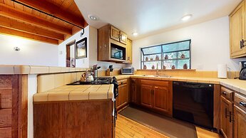 Snowflower 20 Pet-Friendly, Spacious Corner Unit With Great Complex Am