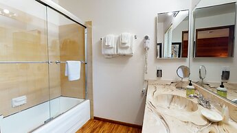 Snowflower 20 Pet-Friendly, Spacious Corner Unit With Great Complex Am