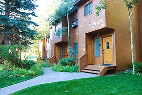 Snowflower 20 Pet-Friendly, Spacious Corner Unit With Great Complex Am