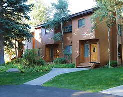 Snowflower 20 Pet-Friendly, Spacious Corner Unit With Great Complex Am