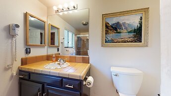 Snowflower 20 Pet-Friendly, Spacious Corner Unit With Great Complex Am