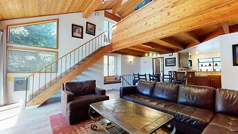 Snowflower 20 Pet-Friendly, Spacious Corner Unit With Great Complex Am