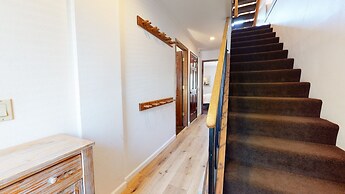 Snowflower 20 Pet-Friendly, Spacious Corner Unit With Great Complex Am